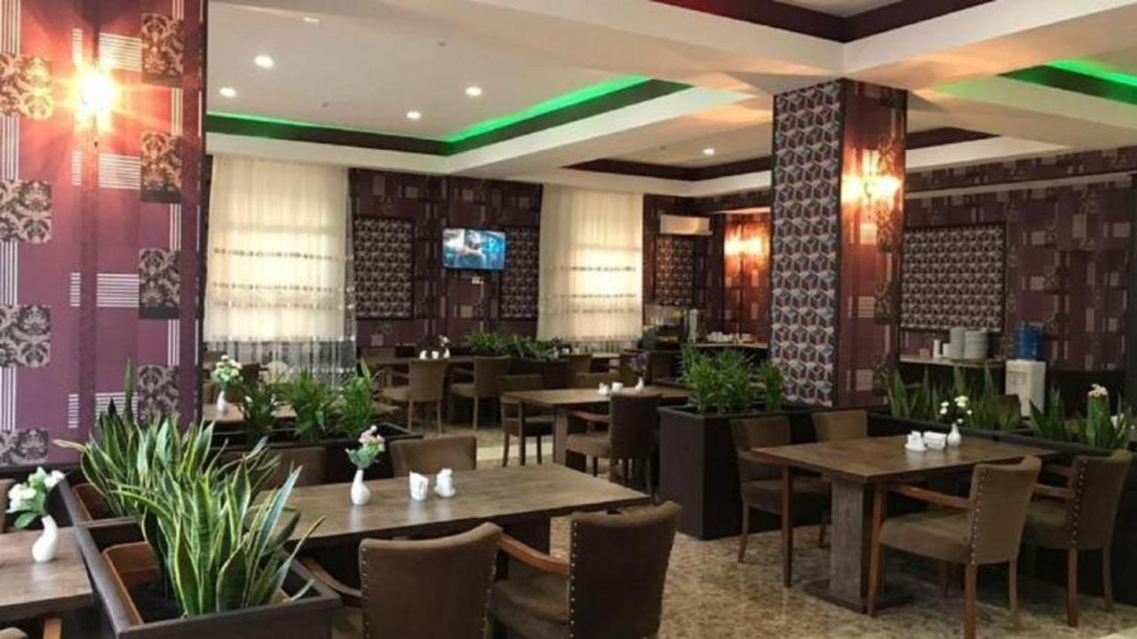 Nord West Hotel Baky Esterno foto