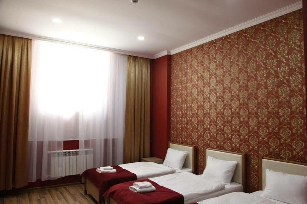 Nord West Hotel Baky Esterno foto